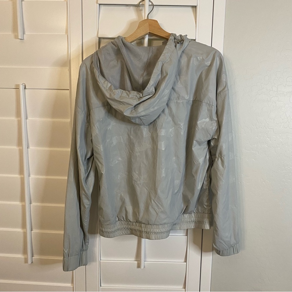 TLF Women’s Athletic Covert Camo Rain Zipper Hoodie gray size Small like new - Picture 2 of 4